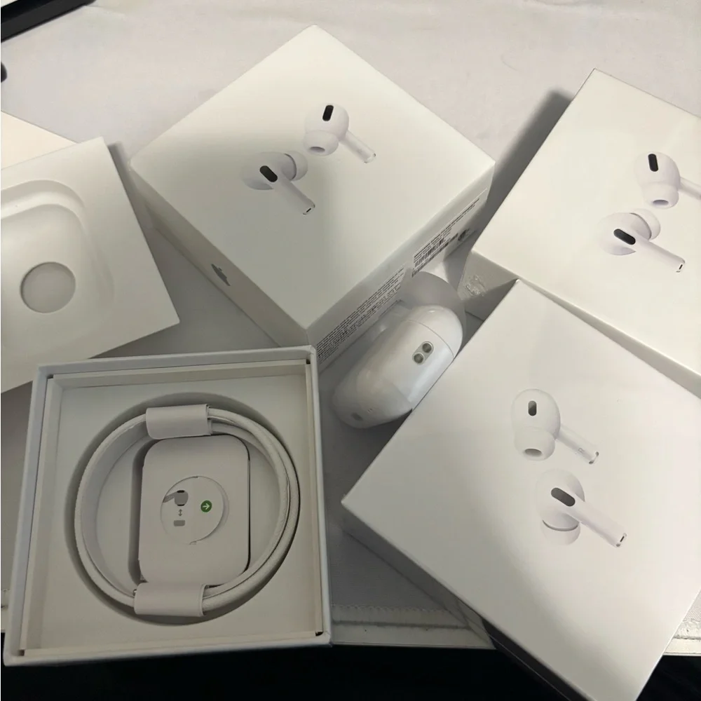 Apple White Wireless Earbuds